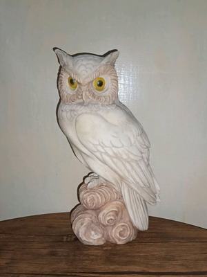 Owl statue like new, alabaster