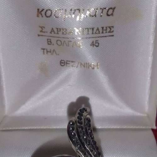 Silver bypass ring like new with angel wings design