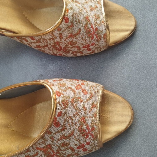 Vintage gold brocade mules size 39 like new, 6cm heel