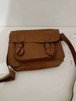 Γυναικεία δερμάτινη τσάντα Bershka μεταχειρισμένη, καφέ crossbody