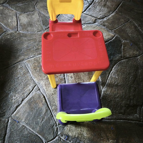 Children's table with two plastic chairs used