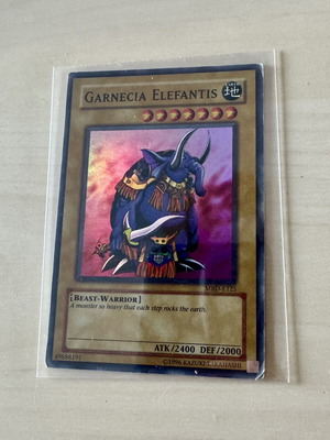 Yu-Gi-Oh! Garnecia Elefantis shiny 1996 MRD card