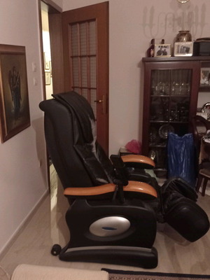 Πολυθρόνα μασάζ μεταχειρισμένη με τηλεχειριστήριο για όλο το σώμα