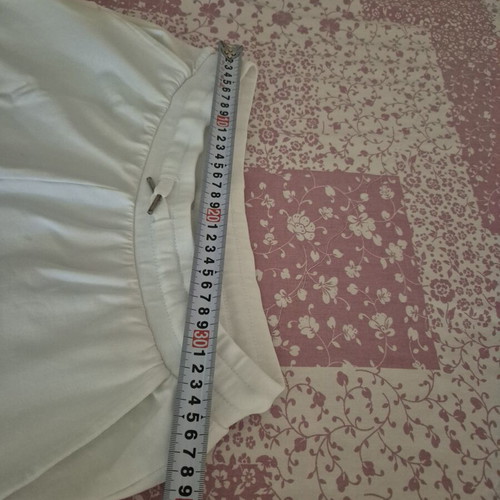 Cotton Bermuda shorts like new, ecru color, elastic waist