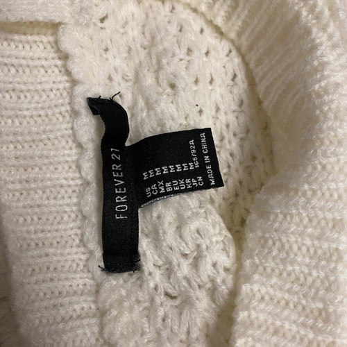 Forever 21 knitted sweater size M used, white with V-neck and back opening