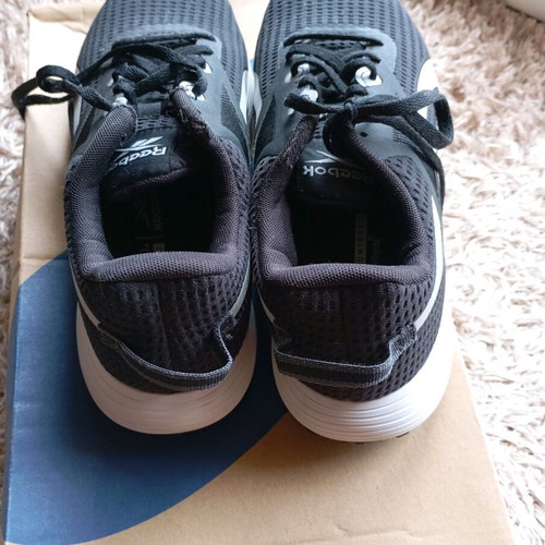 Reebok athletic shoes used, size 39, black with defect