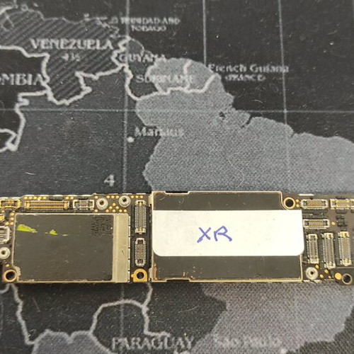 iPhone XR motherboard used, defective for spare parts