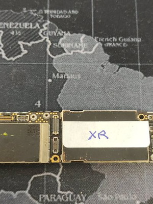 iPhone XR motherboard used, defective for spare parts