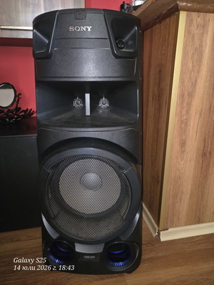 Sony MHC-V73D audio system in excellent condition, black