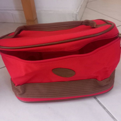 Cosmetic bag like new with mirror and capacity