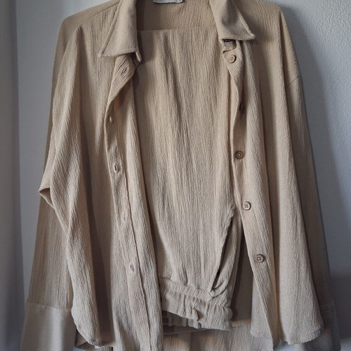 Beige set XL like new, high-waisted pants and shirt with wooden buttons