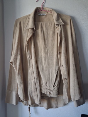 Beige set XL like new, high-waisted pants and shirt with wooden buttons