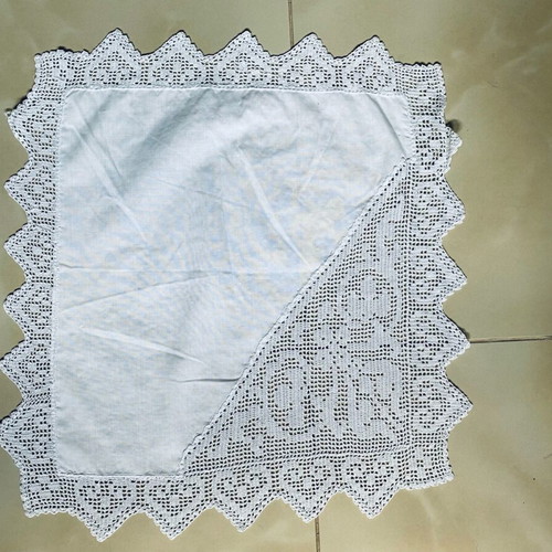 Handmade tablecloth like new, size 44x42