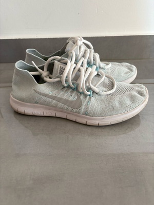 Nike Free Flyknit 38.5 σε άριστη κατάσταση