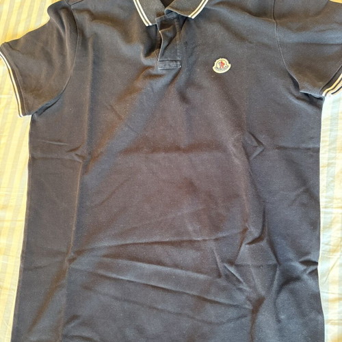 Moncler T shirt medium large black like new