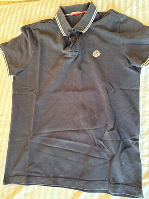 Moncler T shirt medium large black like new