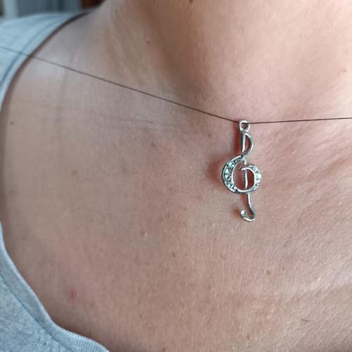 Silver Treble Clef Pendant like new with sparkling rhinestones