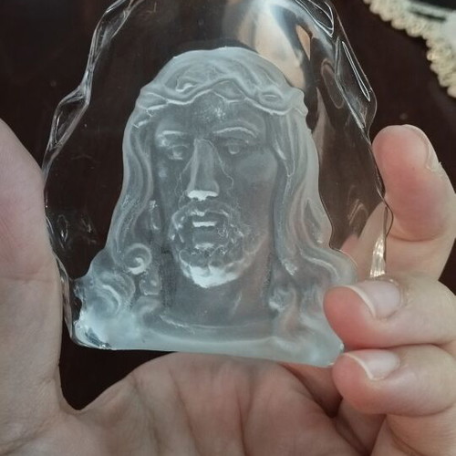 Crystal paperweight with Jesus face decoration
