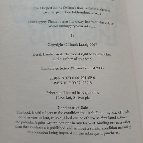 Skullduggery Pleasant Book 1 by Derek Landy, English
