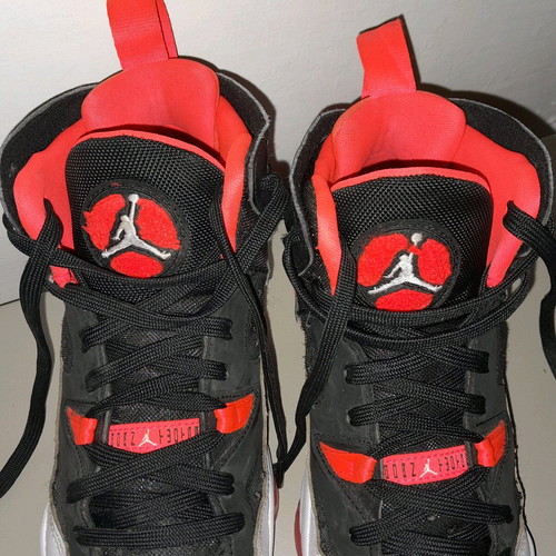 Jordan athletic shoes for boys almost new, size 39
