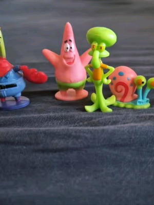 SpongeBob 6 figures new, pack