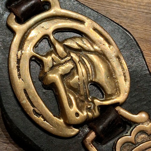 Συλλεκτικό βικτωριανό Horse Brasses σε δερμάτινο Martingale σαν καινούργιο