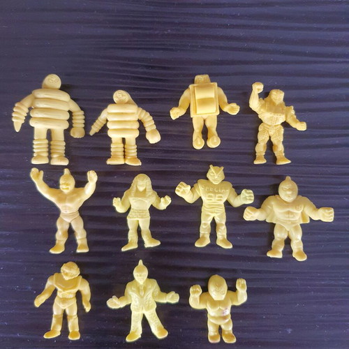 Kinkeshi Kinnikuman yellow figures pack of 11 used