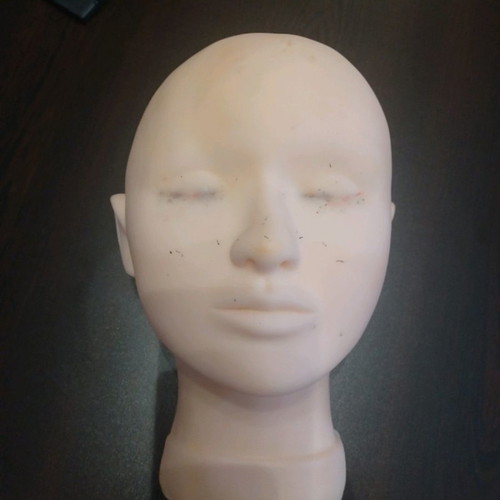 Training head for eyelashes used