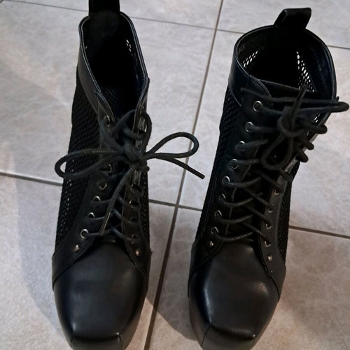 Booties with mesh and platform used, size 39, black