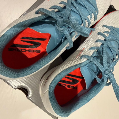 Skechers Soccer Shoes SKX_2 JR Youth TF like new, white and blue, size 35
