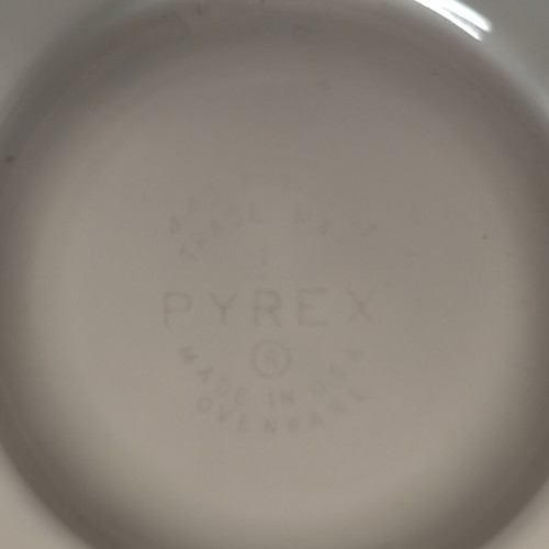 Vintage Pyrex Cinderella Bowl 1.5L Butterfly Gold Like New