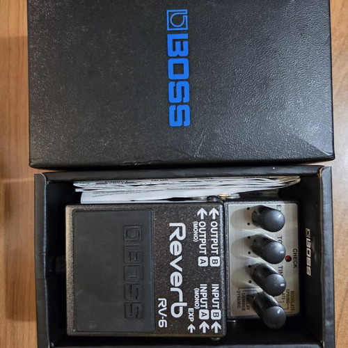 Boss RV-6 reverb pedal used very few times indoors