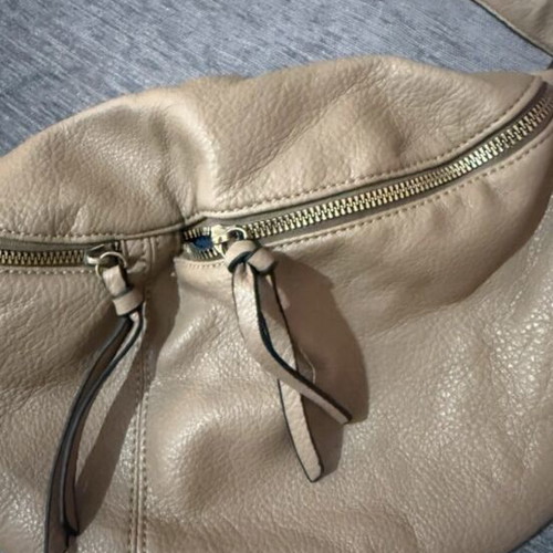 Banana crossbody bag like new, beige