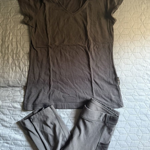 Domyos Capri leggings and black shirt gift
