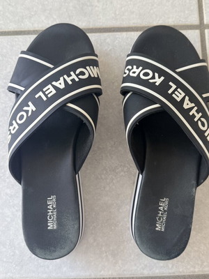 Michael Kors Demi Sport rubber σανδάλια μεταχειρισμένα, μέγεθος 38, μαύρο και άσπρο