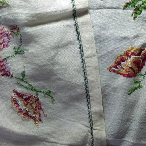 Tablecloth and doilies set with handmade embroidery like new, 60s