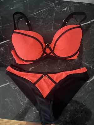 Med bikini like new, black and pink, sizes M and L