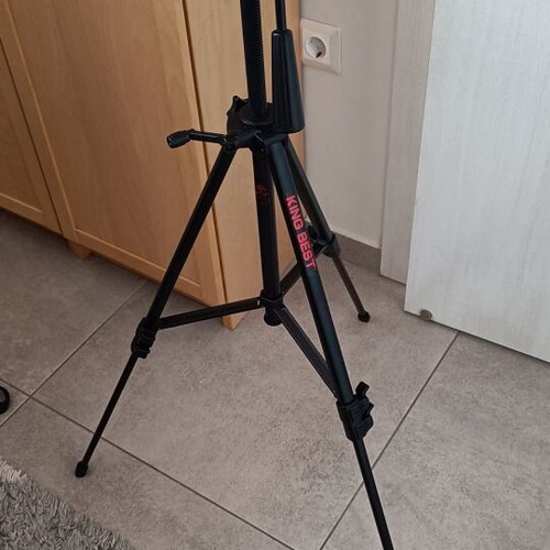 King Best camera tripod like new with case