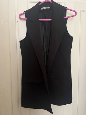 Black women's long vest Medium size like new with pockets