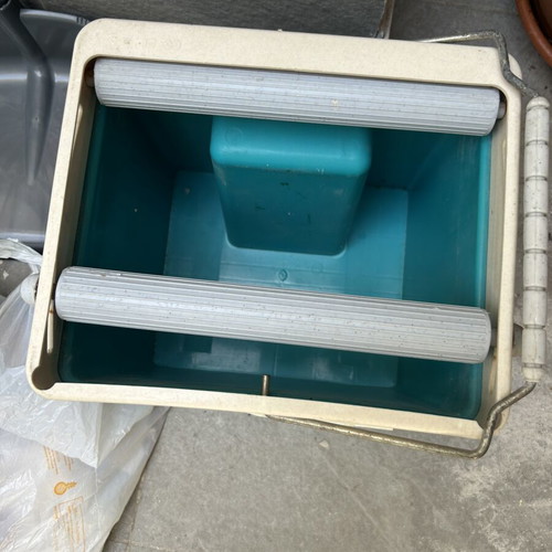 Mop Bucket like new