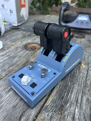 Thrustmaster TCA Quadrant Airbus joystick like new