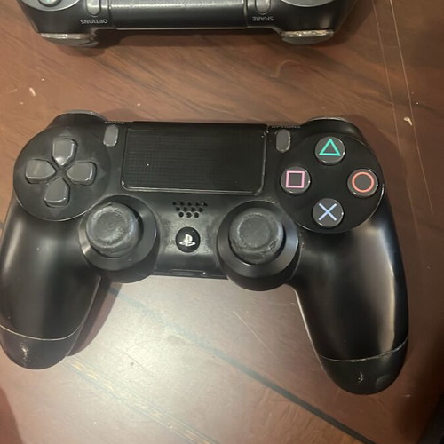PlayStation 4 употребяван с 1 контролер и 3 игри