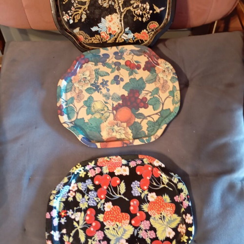 Vintage decorative trays set of three used