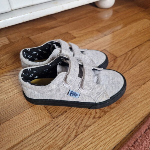 Gray fabric sneakers for boys size 27 like new