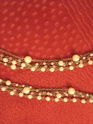 Necklace with white pearls and silver like new