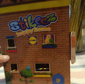 Stikeez happy home