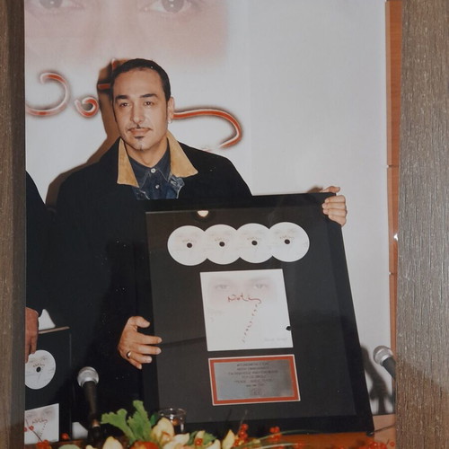 Photos like new from the platinum record award of Telos Dichos Telos