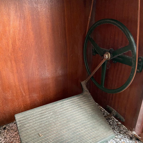 Necchi BU Serie Nova sewing machine used with wooden cabinet