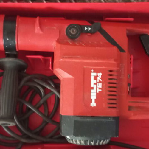 Hilti TE 74 rotary hammer like new with extra 57mm chisel