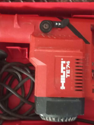 Hilti TE 74 rotary hammer like new with extra 57mm chisel
